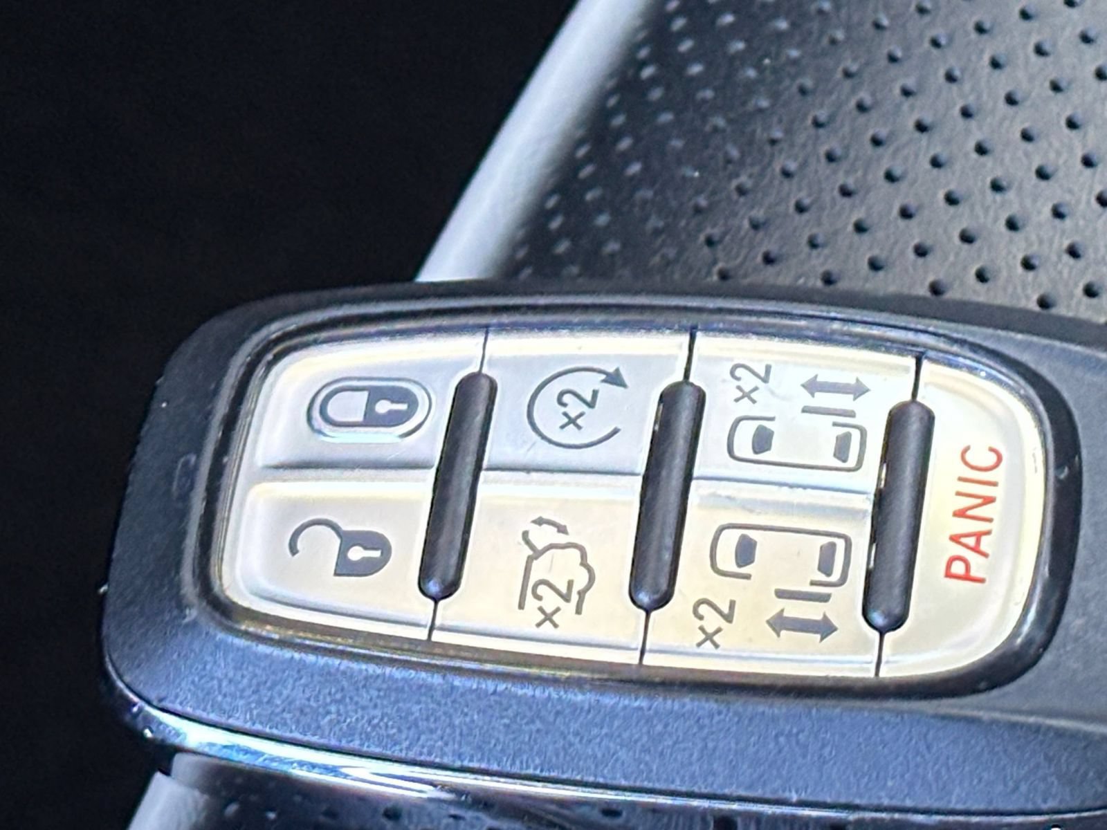 Used 2025 Chrysler Pacifica Limited FWD image 27