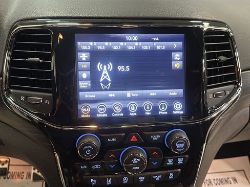 Used 2022 Jeep Grand Cherokee Laredo X image 21