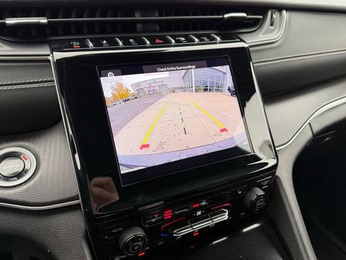 Used 2024 Jeep Grand Cherokee L Laredo image 18