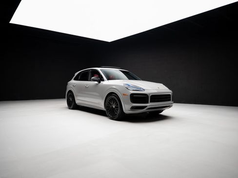 Used 2022 Porsche Cayenne GTS AWD/4WD image 88