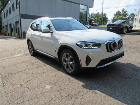 Used 2022 BMW X3 xDrive30i w/ Convenience Package AWD/4WD image 3