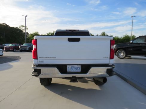 Certified 2022 Chevrolet Silverado 2500 LTZ w/ LTZ Premium Package AWD/4WD image 4