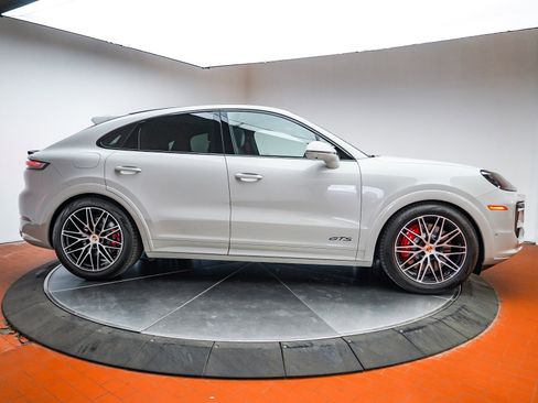 Used 2025 Porsche Cayenne GTS image 8