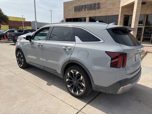 Certified 2024 Kia Sorento EX w/ Panoramic Sunroof Package image 6