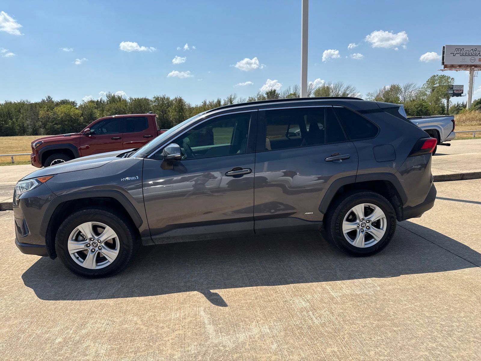 Used 2020 Toyota RAV4 XLE AWD/4WD image 4