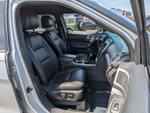 Used 2014 Ford Explorer XLT w/ Equipment Group 202A FWD image 23
