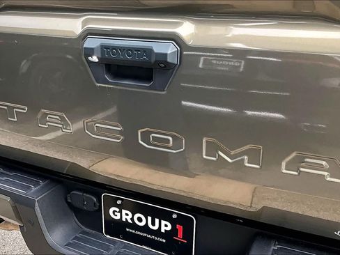 Used 2024 Toyota Tacoma TRD Off-Road w/ TRD Off Road Premium Package AWD/4WD image 10