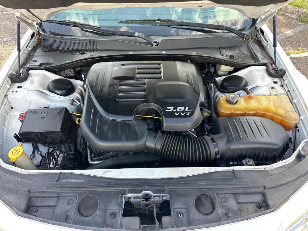 Used 2013 Chrysler 300 RWD image 20