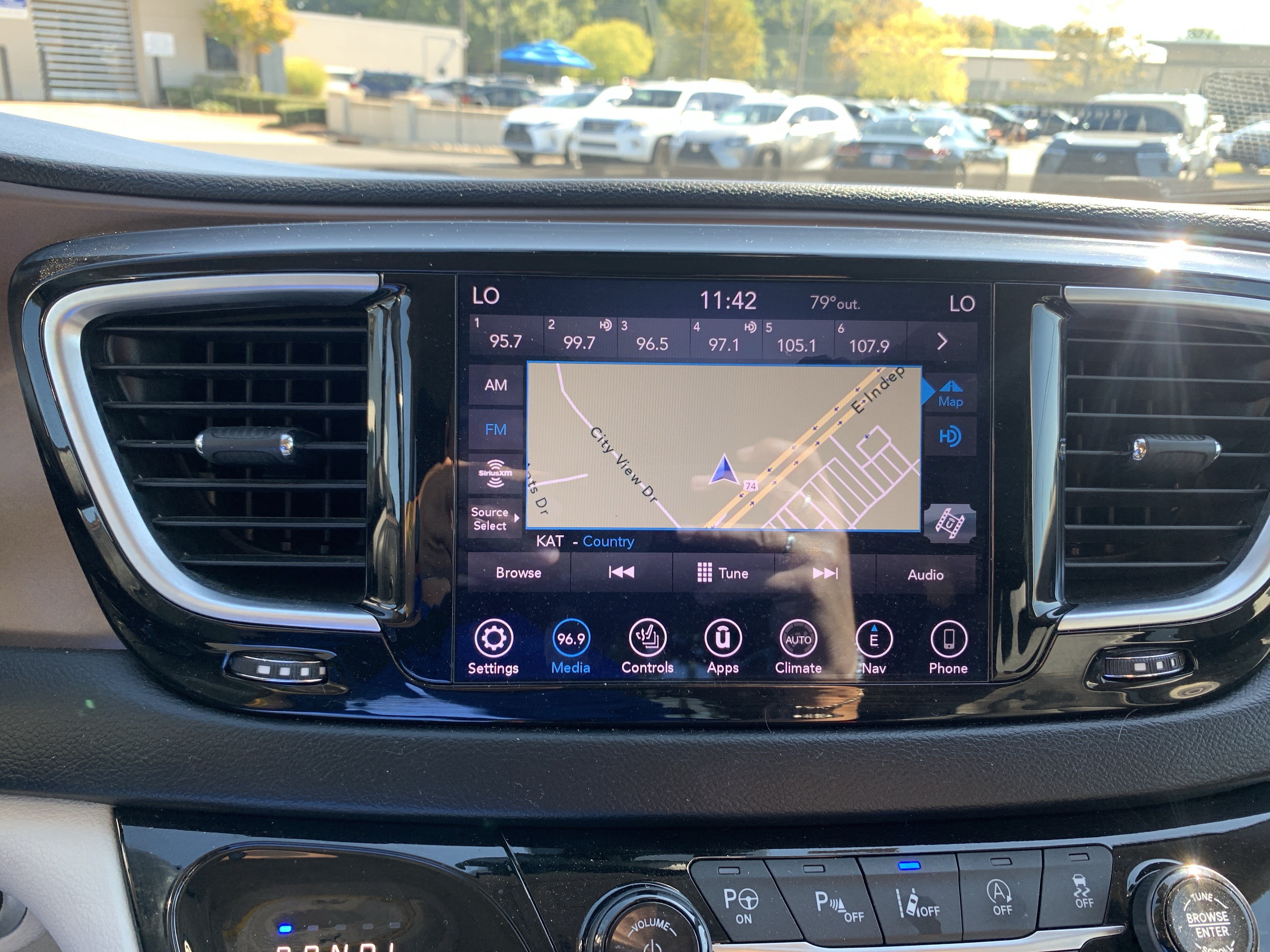 Used 2019 Chrysler Pacifica Touring-L Plus w/ Advanced Safetytec Group FWD image 24