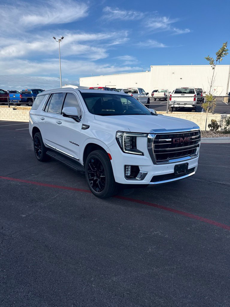 Used 2022 GMC Yukon SLT w/ SLT Premium Package AWD/4WD image 4