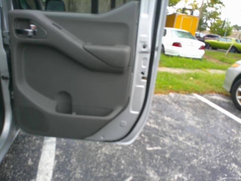 Used 2015 Nissan Frontier SV w/ SV Value Truck Package RWD image 25