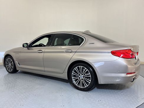 Used 2018 BMW 530e w/ Premium Package 2 image 3