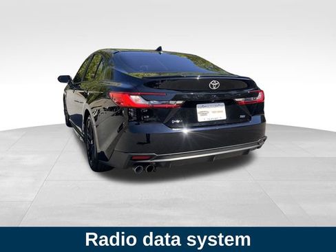 Used 2025 Toyota Camry SE image 3