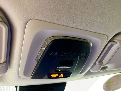 Used 2025 Toyota Corolla LE FWD image 20