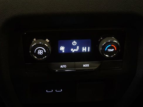 Used 2025 Chevrolet Traverse LT w/ Driver Confidence Package image 27