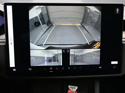 Used 2022 Tesla Model X image 21