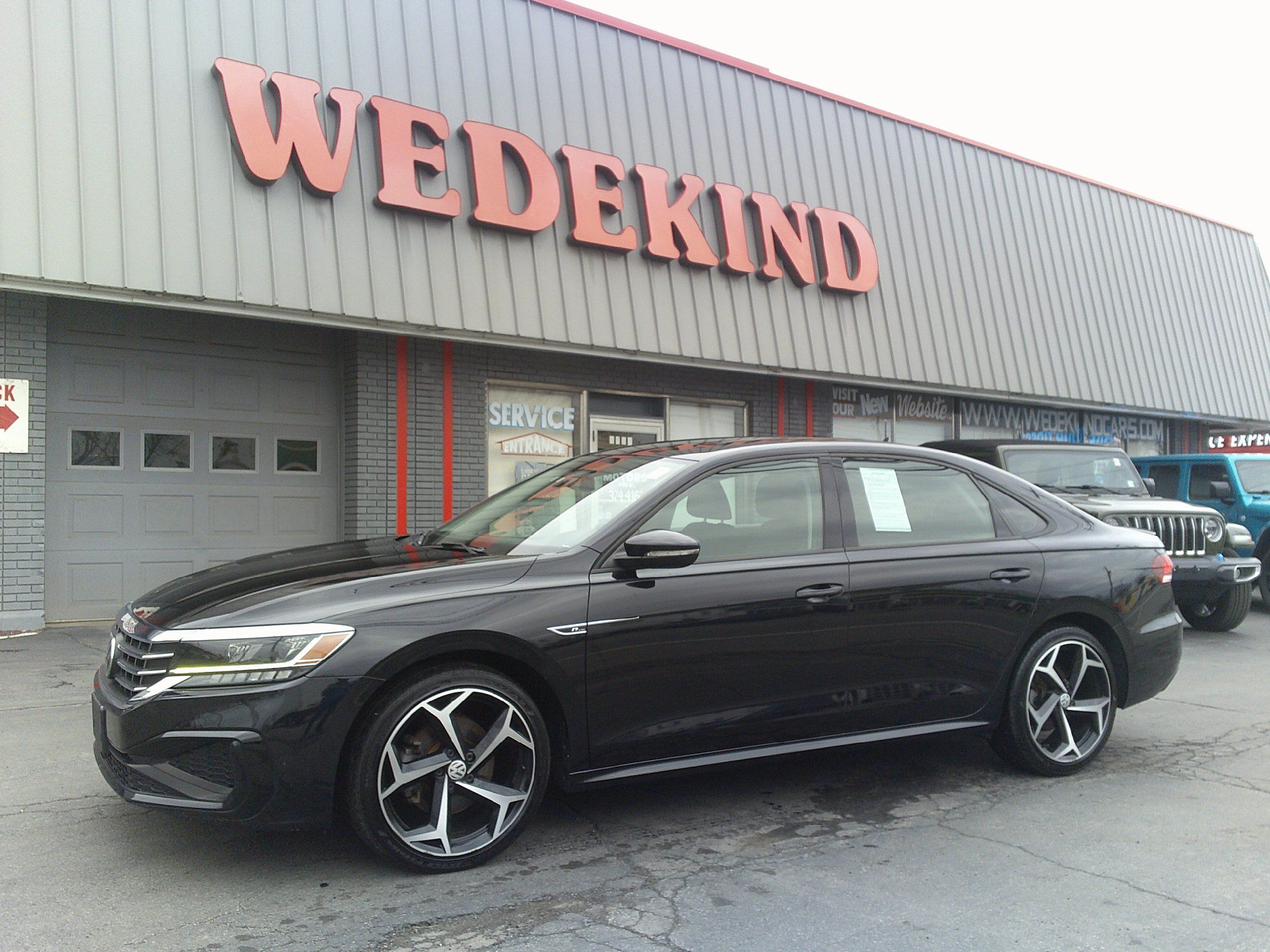 Used 2020 Volkswagen Passat 2.0T R-Line FWD image 1