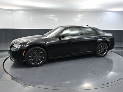Used 2018 Chrysler 300 S image 10
