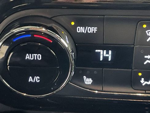 Used 2024 Chevrolet Trax RS image 30