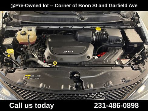 Used 2017 Chrysler Pacifica Touring-L Plus w/ Advanced Safetytec Group FWD image 11