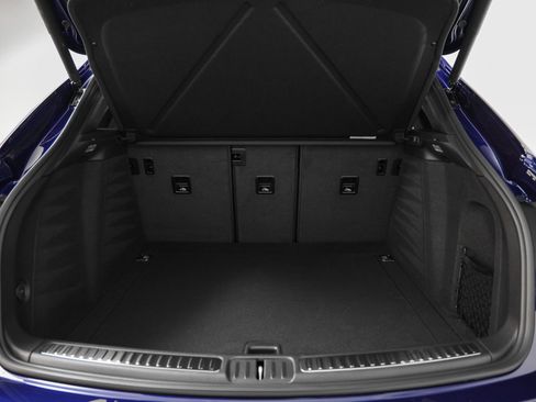 Used 2025 Porsche Macan image 16