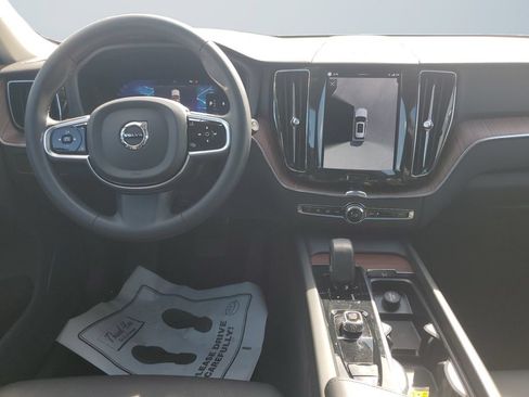 Used 2023 Volvo XC60 B5 Plus w/ Climate Package AWD/4WD image 10