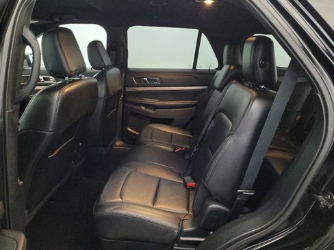 Used 2018 Ford Explorer XLT w/ Equipment Group 202A AWD/4WD image 18