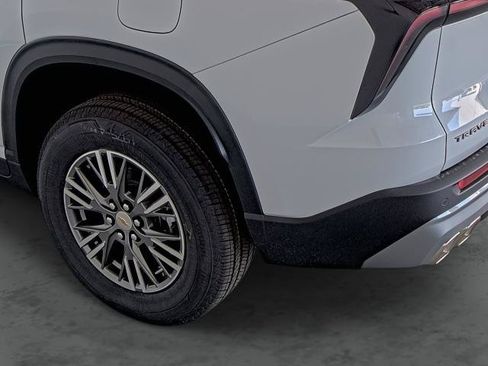 New 2027 Chevrolet Traverse LT w/ Driver Confidence Package FWD image 9