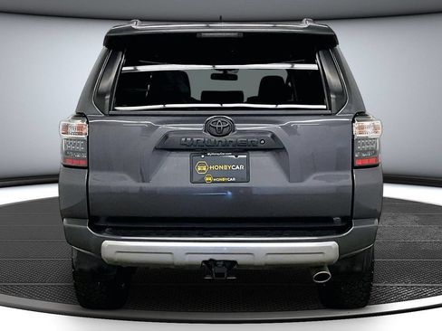 Used 2018 Toyota 4Runner TRD Off-Road AWD/4WD image 5