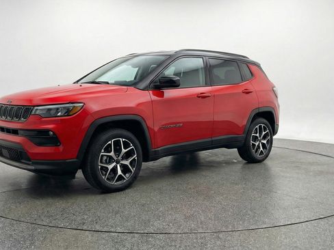 Used 2025 Jeep Compass Limited image 3