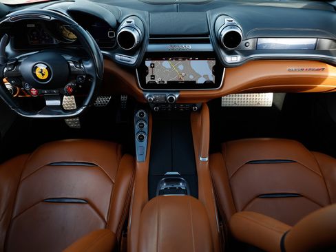 Used 2019 Ferrari GTC4Lusso T image 2