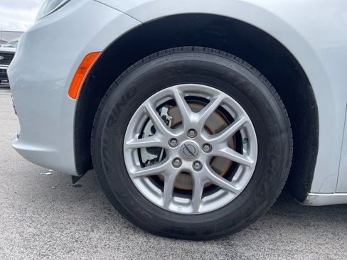 Used 2023 Chrysler Pacifica Touring-L FWD image 31