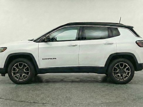 Used 2025 Jeep Compass Trailhawk AWD/4WD image 5