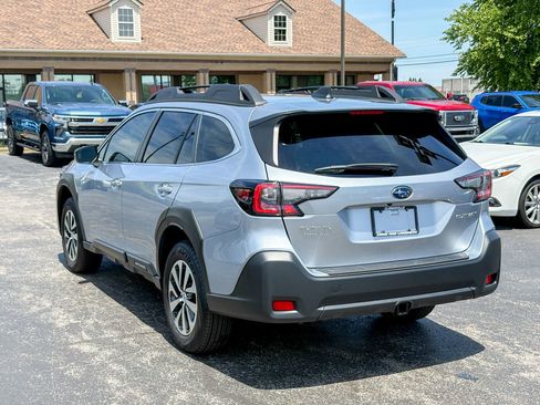 Used 2025 Subaru Outback Premium AWD/4WD image 12