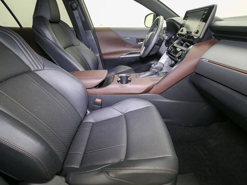 Used 2021 Toyota Venza XLE w/ Softex Package AWD/4WD image 18