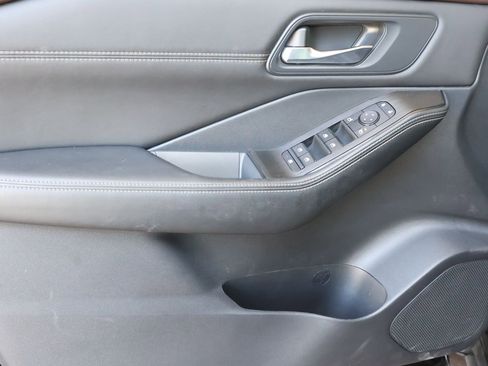 Used 2023 Nissan Rogue SV w/ SV Premium B Package image 11