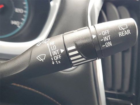 Used 2021 Chevrolet Traverse LS image 12