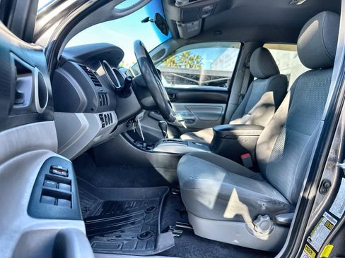 Used 2015 Toyota Tacoma PreRunner image 11