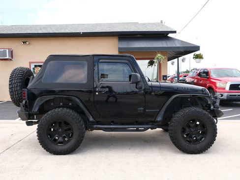 Used 2017 Jeep Wrangler Sport AWD/4WD image 4