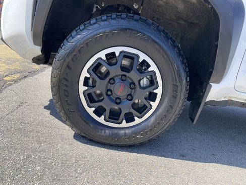 Used 2024 Toyota Tacoma TRD Off-Road image 9