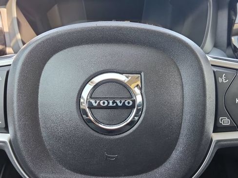 Used 2018 Volvo XC60 T6 Momentum w/ Vision Package AWD/4WD image 5