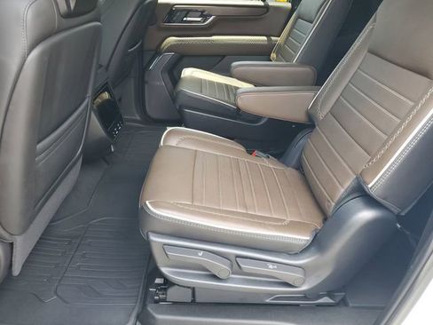 Used 2025 GMC Yukon XL Denali Ultimate AWD/4WD image 22