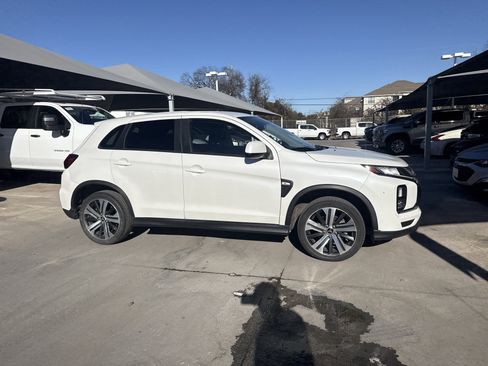 Used 2021 Mitsubishi Outlander Sport ES image 2