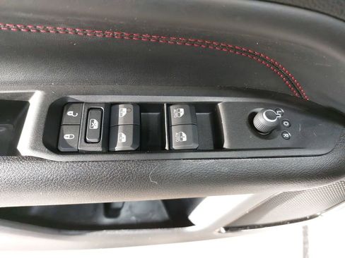 Used 2022 Jeep Compass Trailhawk w/ Trailhawk Convenience Group AWD/4WD image 27