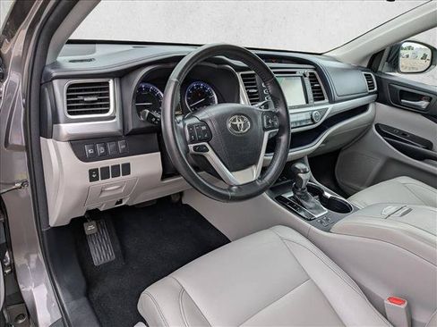 Used 2018 Toyota Highlander XLE AWD/4WD image 10