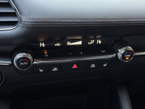 Used 2022 MAZDA MAZDA3 s image 19