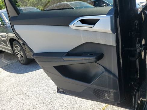 New 2026 Volkswagen Taos SE FWD image 13