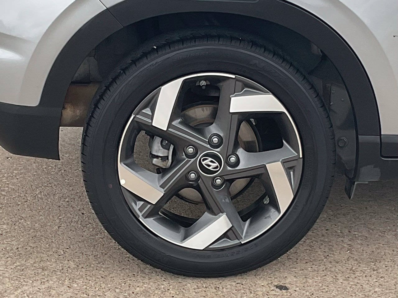 Used 2025 Hyundai Venue SEL FWD image 7