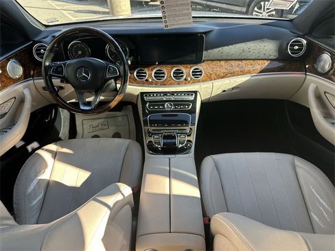 Used 2017 Mercedes-Benz E 300 image 22