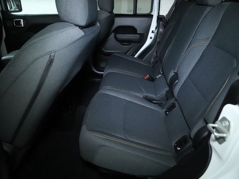 Used 2024 Jeep Gladiator Sport AWD/4WD image 14